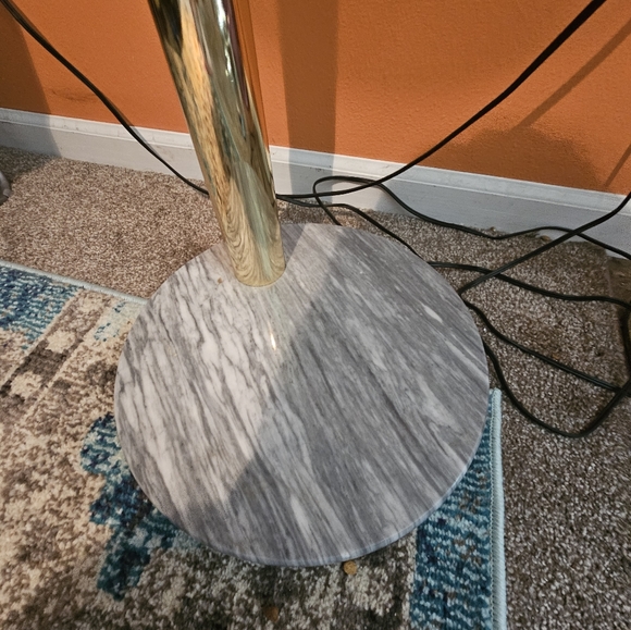 Couch with pillows lamps - Picture 3 of 4